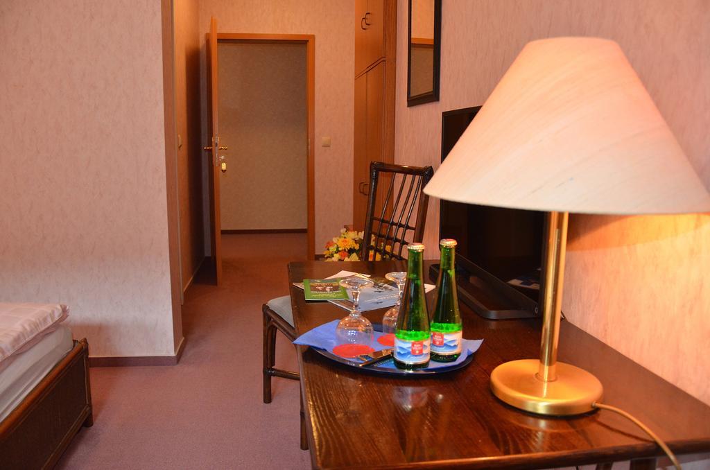 Hotel Zur Hallenburg Kurort Steinbach-Hallenberg Buitenkant foto