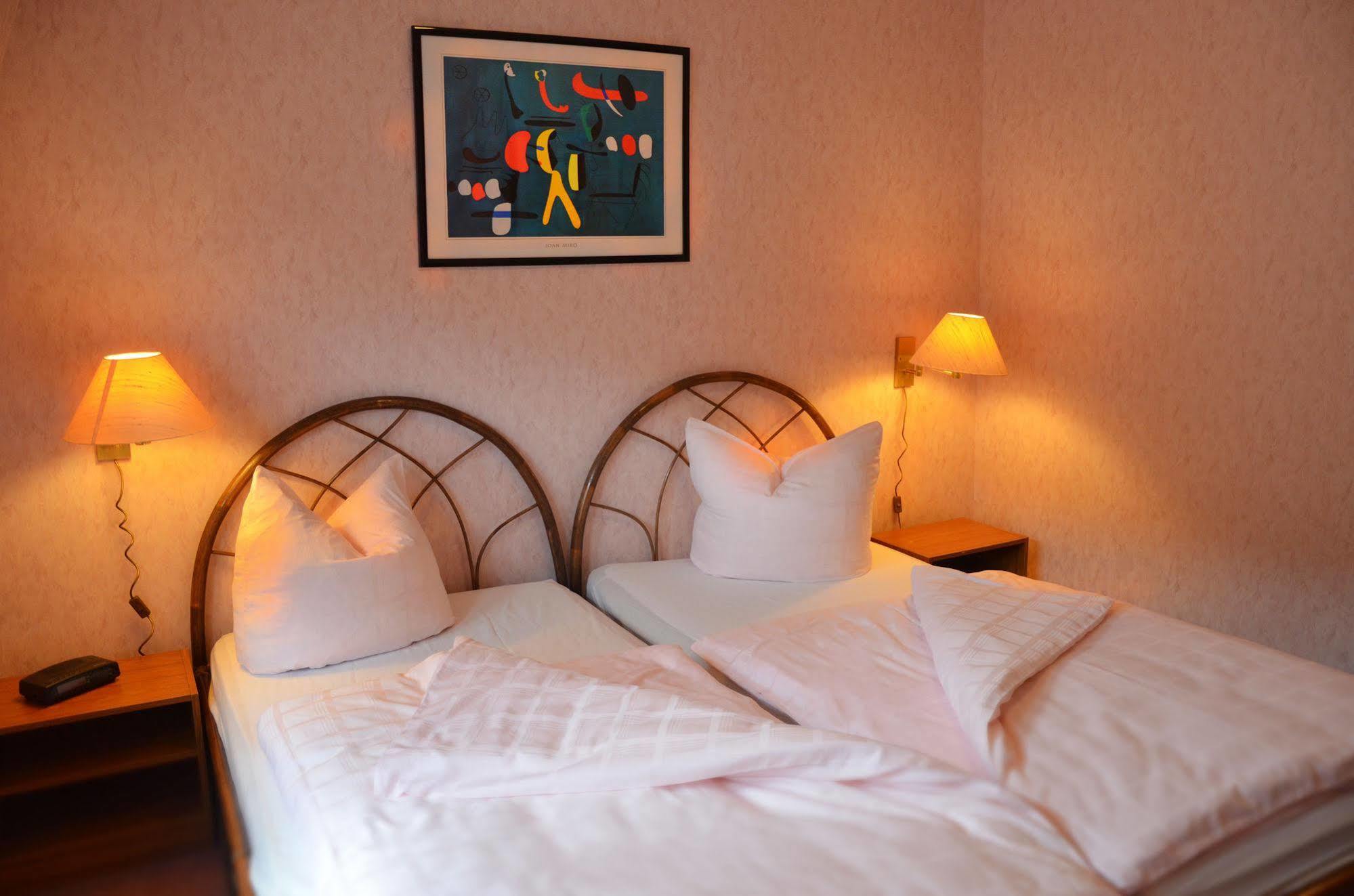 Hotel Zur Hallenburg Kurort Steinbach-Hallenberg Buitenkant foto